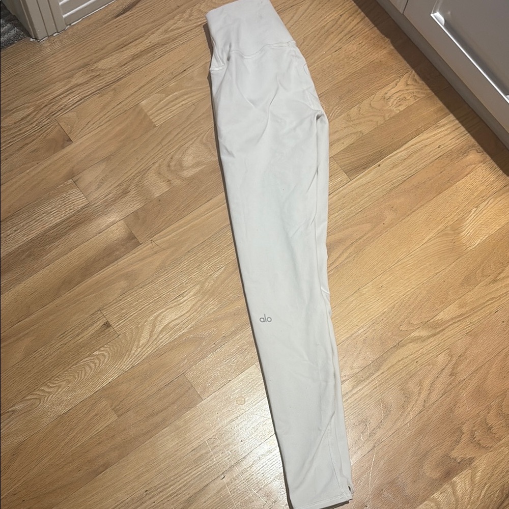 ALO Yoga Cream High-Waist Leggings